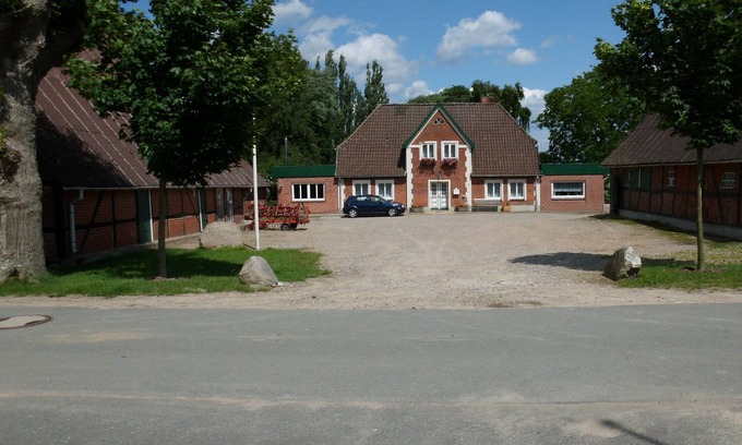 Suxdorf Condo | Idyllic Farm Stay: Child-Friendly Apartment with Kitchen