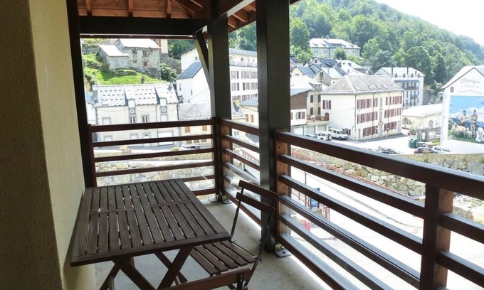 Sers Apartment | Comfortable Apartment for 5 in Sers with Family Amenities