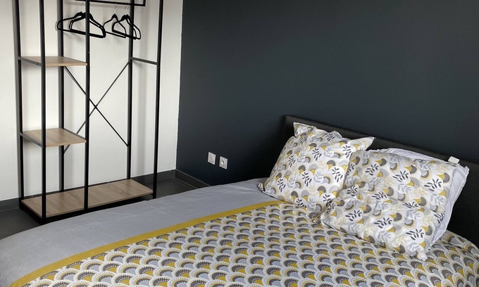 Sainte-Clotilde Centre Apartment | Top-Rated T3 Apartment with Family-Friendly Amenities
