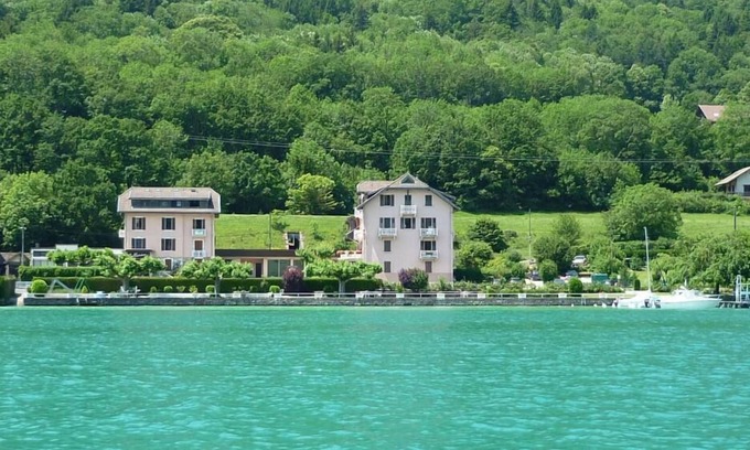 Angon Apartment | Nice apartment with private beach on Annecy lake