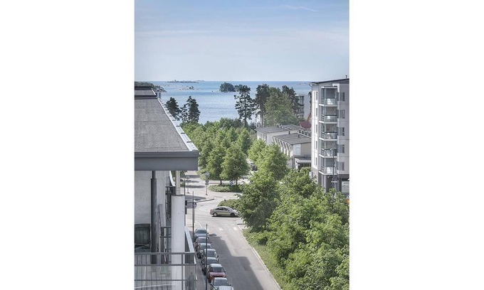 Itainen District Apartment | Inviting Oceanfront Apartment with Relaxing Sea View