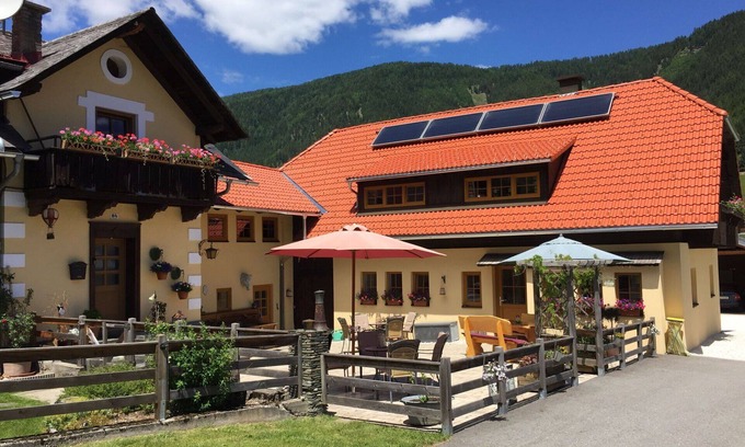 Gnesau Apartment | Cozy Apartment for 5 with Hot Tub and Panoramic Views
