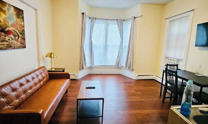 Providence Apartment | Nice apt near Whole Foods, Brown