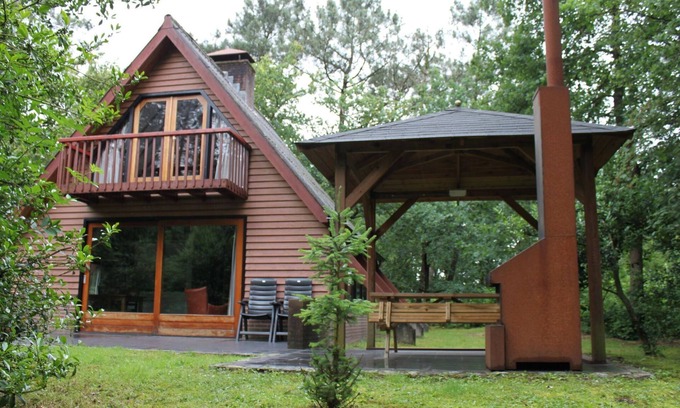 Herpen House | Cozy Bungalow with Kitchen Near the Forest and Pool