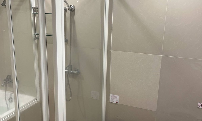 Phra Khanong Nuea Condo | Cozy 2-Bedroom Condo with Kitchen in Sukmvt