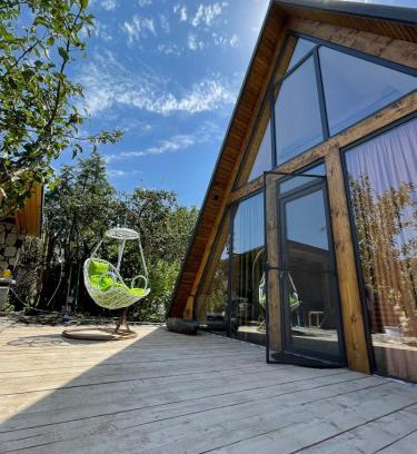 Kaputan Ski Chalet | Charming Cottage in Dilijan with Hot Tub and Kitchen