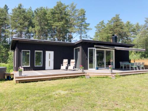 Larbro House | Cozy Cottage in Larbro, Steps from Tranquil Beaches
