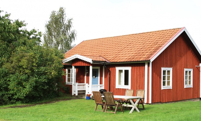 Urshult House | Discover a Cozy Cottage in Sånnahult with Lake Views