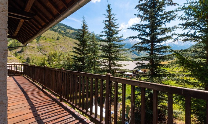 Abries Ski Chalet | Charming Country House in Queyras Alps with Pool & Breakfast