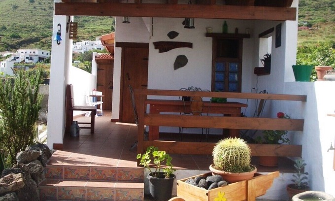 Tigaday Cottage | Inviting Country House with Terrace and Ocean Views