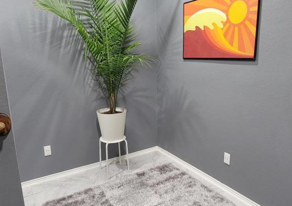 Grand Prairie House | Family-Friendly Guest Houses in Grand Prairie, TX
