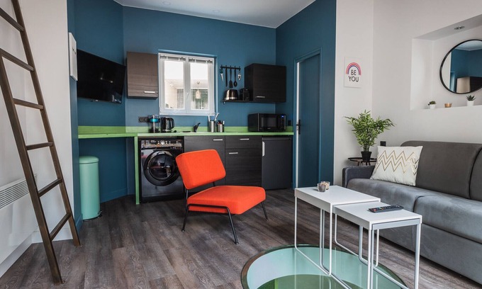Quartier de la Salpetriere Apartment | Stylish Designer Apartment Steps from Place d'Italie
