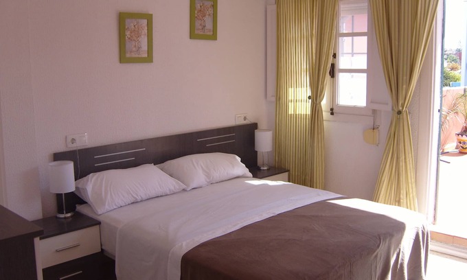 Algeciras House | Elevated Double Bed Room with Oceanfront Views & Diving