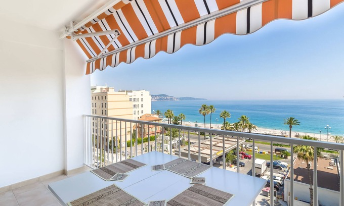 Fabron Apartment | Sea View F3: Family-Friendly Retreat with Pool & Oceanfront