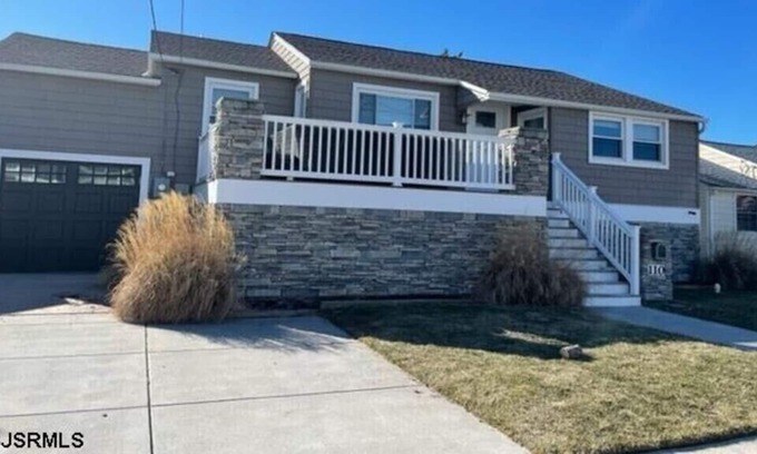 Ventnor City House | Nice Family-Style Shore House with hot tub - 3 mins from the beach