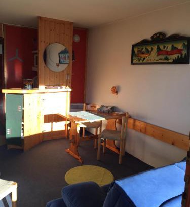 Arc-2000 Apartment | Inviting Stay at Nice Flat Le Varet with Pool & Pet Amenities