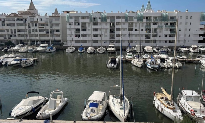 Almadraba-Canyelles Apartment | Oceanview Apartment with Parking Near the Beach