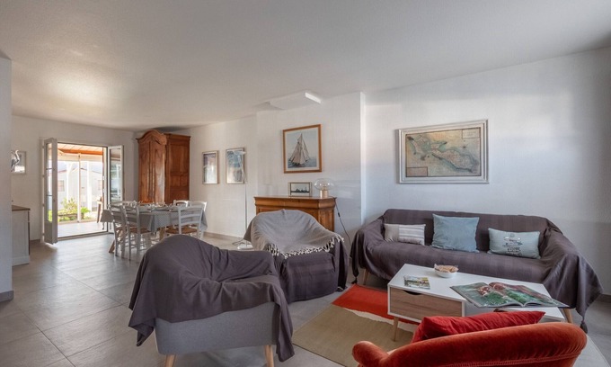 Saint-Clement-des-Baleines House | Family-Friendly Retreat in Saint Clément des Baleines