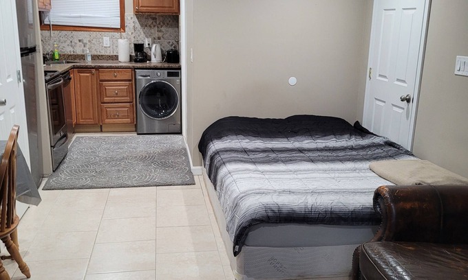 Levittown House | Cozy Retreat in a Peaceful Neighborhood - Your Home Away