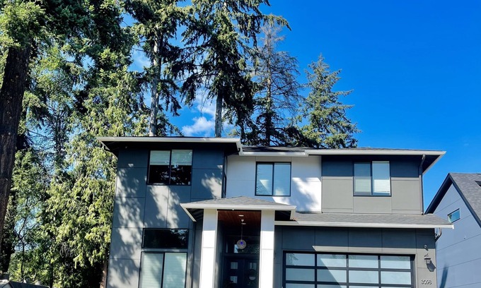 Federal Way House | Lake Retreat: Family-Friendly Getaway with Scenic Views