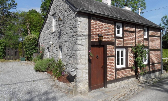 Han-sur-Lesse Cottage | Charming Gite in Han-sur-Lesse with Breakfast & Family Amenities