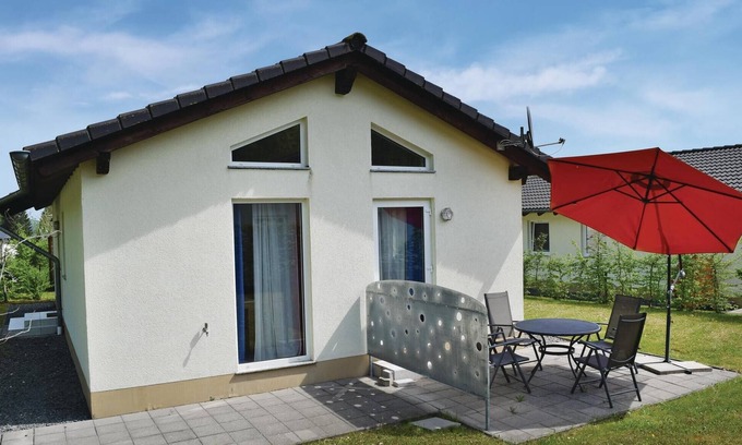 Ferienhausgebiet Hillenseifen House | Ideal Detached Bungalow Near Gerolstein with Spa & Kitchen