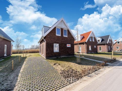 Municipality of Nissewaard House | Relaxing Holiday Home with Sauna by a Scenic Lake