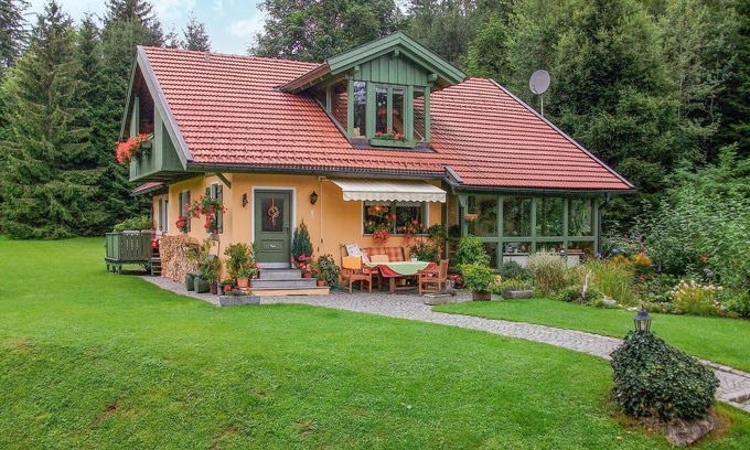 Bayerisch Eisenstein House | Cozy 3-Bedroom Stay in Bayerisch Eisenstein with Spa