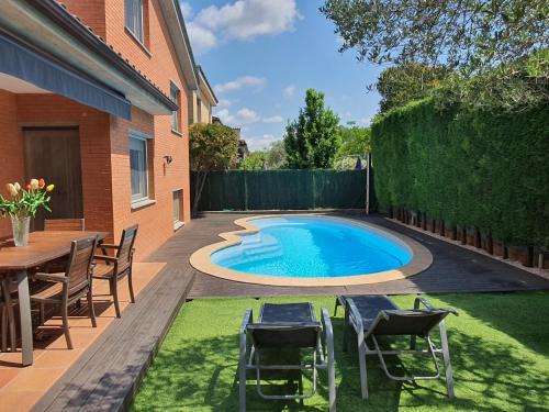 Borgonya House | Inviting Home with Pool and Child-Friendly Amenities