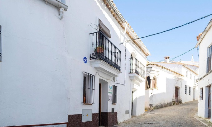 Castano del Robledo House | Experience Comfort in a Vacation Home with Whirlpool Spa