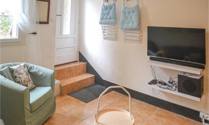St Gervais sur Mare House | Family-Friendly 2 Bedroom Home in Saint-Gervais-Sur-Mare