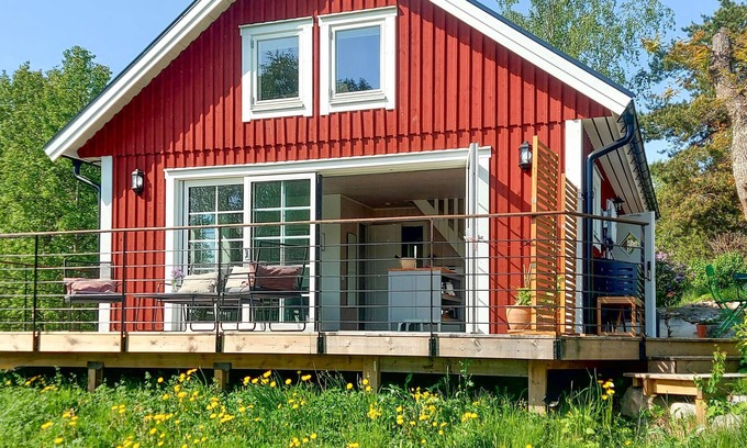 Osteraker House | Inviting 3 Bedroom Accommodation with Oceanfront Views