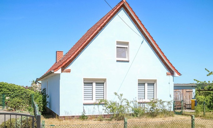 Alt Bukow House | Pet-Friendly 3 Bedroom Retreat with Lake Views in Alt Bukow
