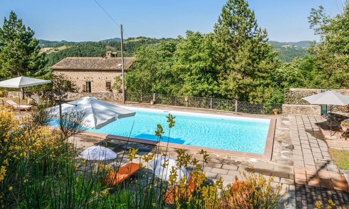 Apecchio House | Spacious 5 Bedroom Getaway in Apecchio with Pool & Spa