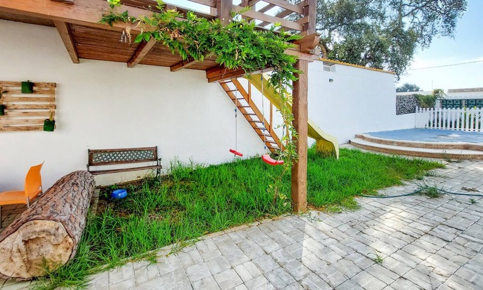 Brena y Marismas de Barbate Natural Park House | Inviting 2-Bedroom Retreat with Ocean View in Barbate