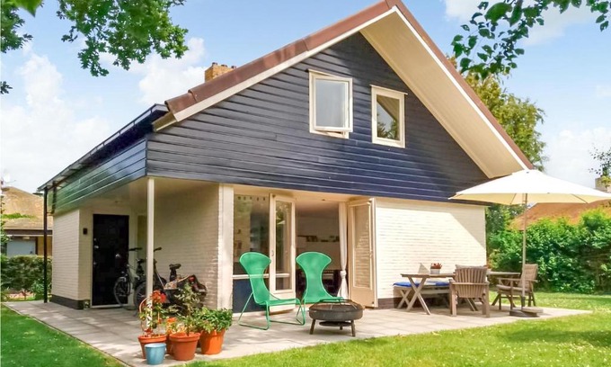 Brouwershaven House | Welcoming Home in Brouwershaven with WiFi & Pet-Friendly