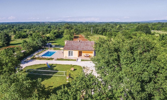 Butkovici House | Idyllic Vacation Home with Pool Near Vodnjan Village