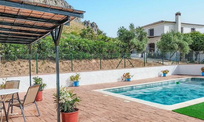 Canete la Real House | Ideal 5-Bedroom Retreat in Cañete la Real with Spa & Pool