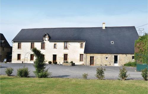 Canchy House | Cozy Home in Canchy with Kitchen - Child Friendly Stay