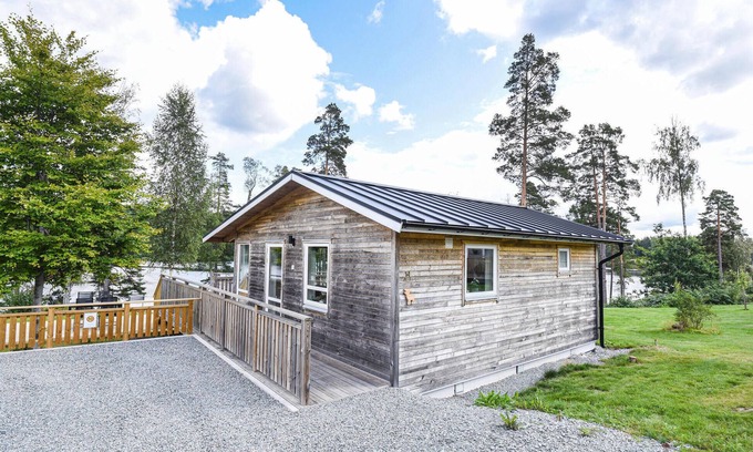 Dals Langed House | Scenic Cottage with Lake Views in Sandvikeudden