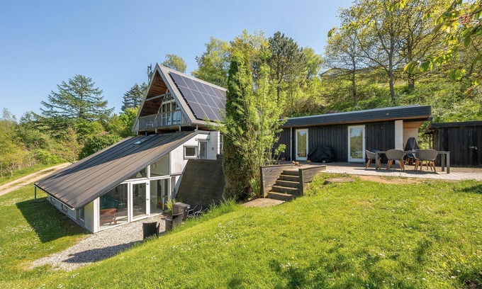 Femmøller House | Nature Retreat: Pet-Friendly Home with Oceanfront Pool