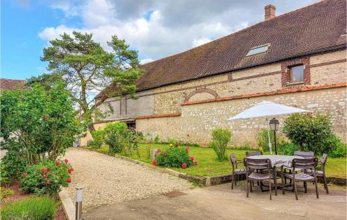 Etigny House | Inviting Home in Étigny with Pool and Free WiFi