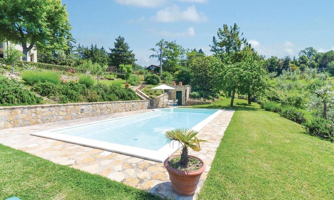 Ficulle House | Exceptional 1 Bedroom Stay in Ficulle with Pool & Spa