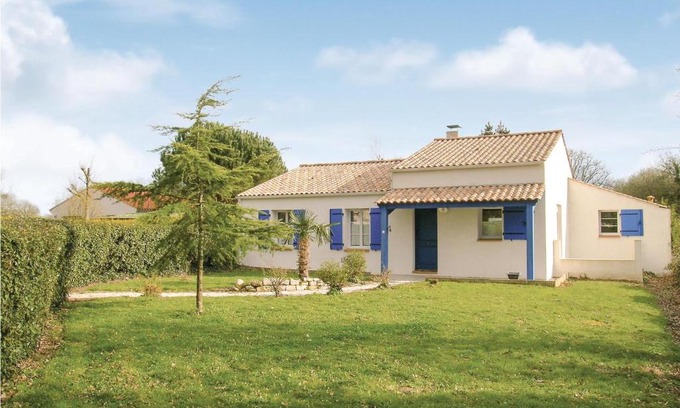 Saint-Maixent-sur-Vie House | Family-Friendly Retreat at Nice Home in St Maixent Sur Vie