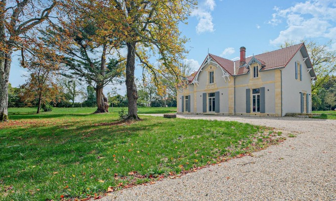 Gans House | Relax in a Modern Country House with Pool & Spa