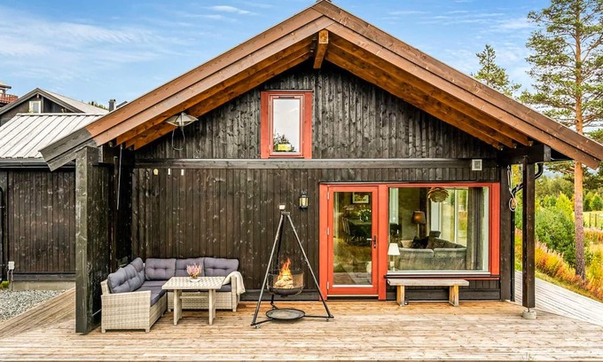 Gol Municipality House | Modern Cottage Retreat Near the River with Lake Views