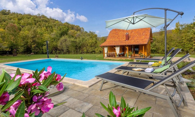 Brusane House | Cozy Cottage Surrounded by Nature's Beauty and Amenities