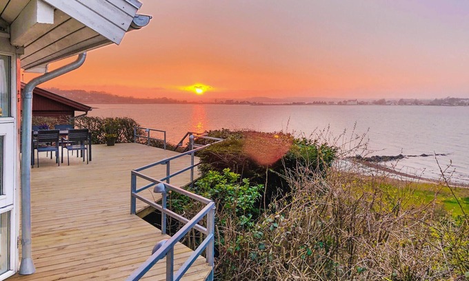 Fynshav House | Cozy 2-Bedroom Retreat with Ocean Views in Haderslev