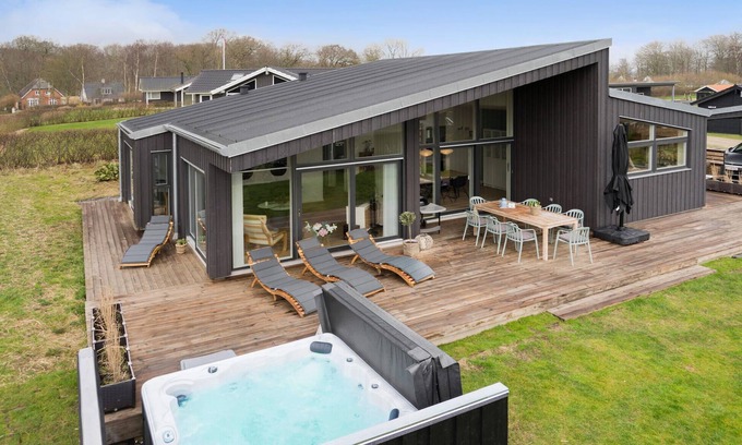 Kelstrup House | Experience a Family-Friendly Getaway with Oceanfront Views