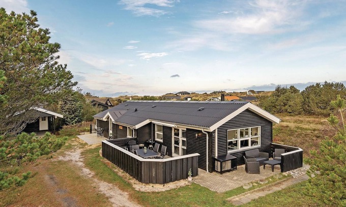 Henne Strand House | Charming Cottage with Ocean View & Spa, Rated 9/10